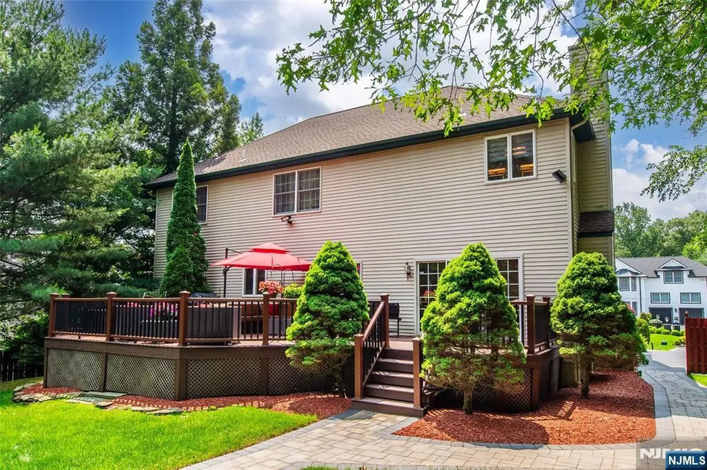 6 Anna Rose Court Bloomingdale NJ 07403