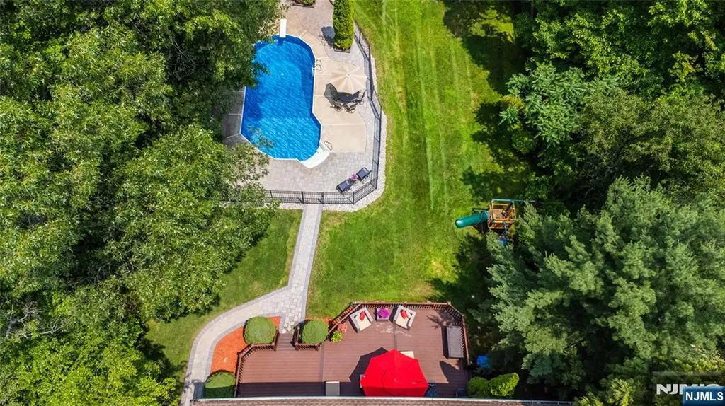 6 Anna Rose Court Bloomingdale NJ 07403