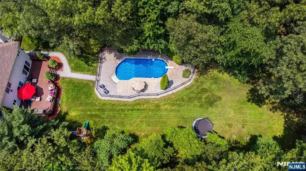 6 Anna Rose Court Bloomingdale NJ 07403