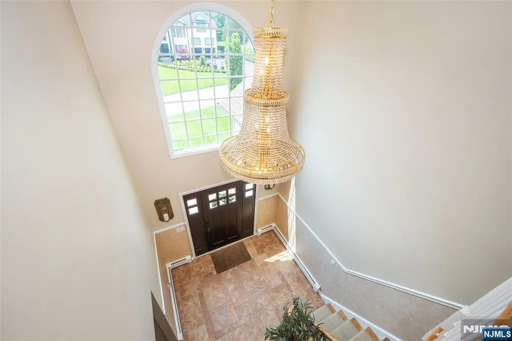 6 Anna Rose Court Bloomingdale NJ 07403