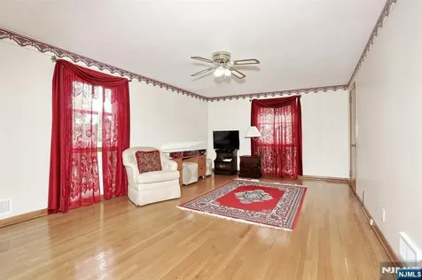 8 Melman Terrace Maplewood NJ 07040