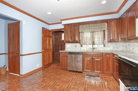 8 Melman Terrace Maplewood NJ 07040