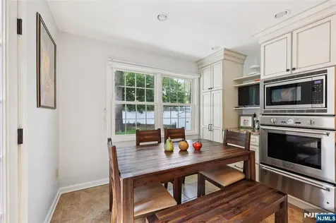 21 Valley Forge Way Ho-ho-kus NJ 07423