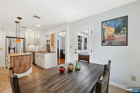 21 Valley Forge Way Ho-ho-kus NJ 07423
