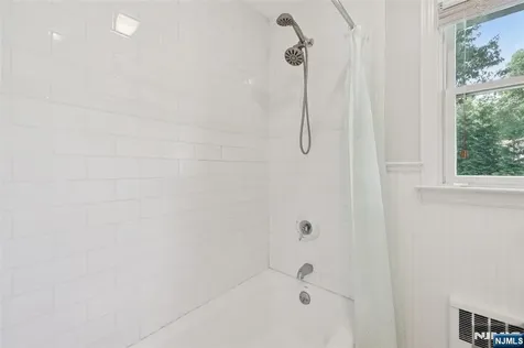 21 Valley Forge Way Ho-ho-kus NJ 07423