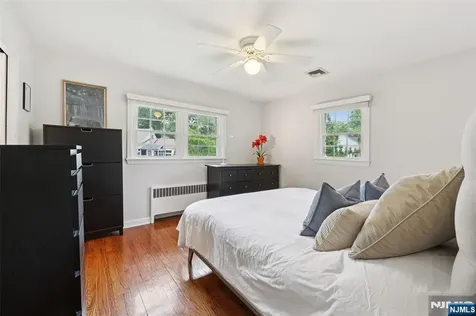 21 Valley Forge Way Ho-ho-kus NJ 07423