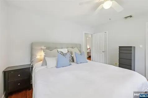 21 Valley Forge Way Ho-ho-kus NJ 07423