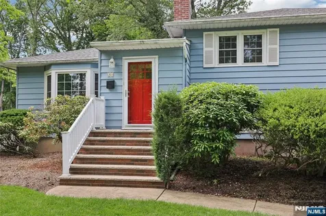 21 Valley Forge Way Ho-ho-kus NJ 07423