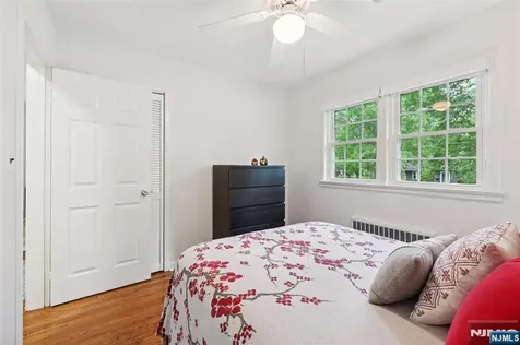 21 Valley Forge Way Ho-ho-kus NJ 07423