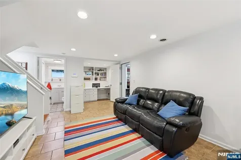 21 Valley Forge Way Ho-ho-kus NJ 07423