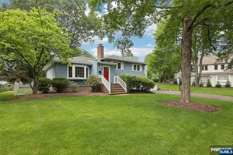 21 Valley Forge Way Ho-ho-kus NJ 07423
