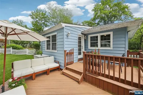 21 Valley Forge Way Ho-ho-kus NJ 07423