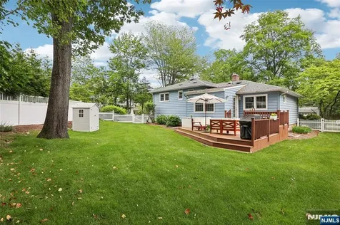 21 Valley Forge Way Ho-ho-kus NJ 07423