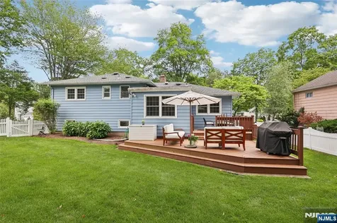 21 Valley Forge Way Ho-ho-kus NJ 07423