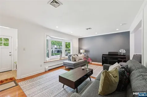 21 Valley Forge Way Ho-ho-kus NJ 07423