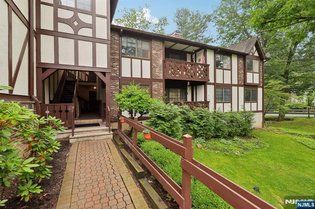 1907 Faulkner Court Mahwah NJ 07430