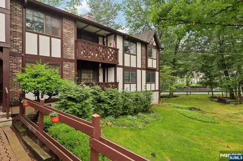 1907 Faulkner Court Mahwah NJ 07430