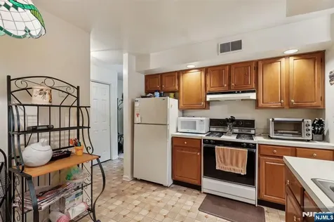 1907 Faulkner Court Mahwah NJ 07430