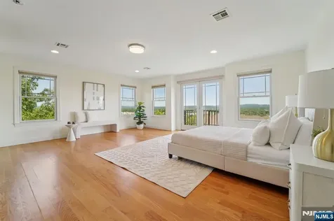 19 Summit Drive North Caldwell NJ 07006