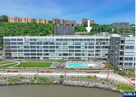 9 Somerset Lane Edgewater NJ 07020