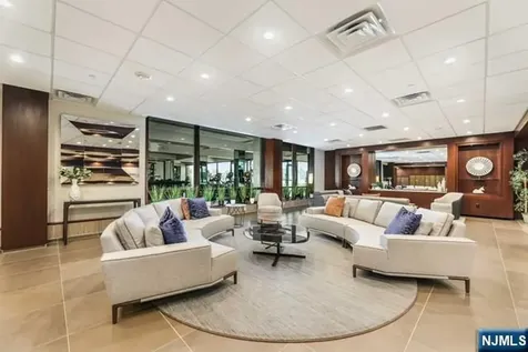 9 Somerset Lane Edgewater NJ 07020