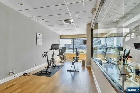 9 Somerset Lane Edgewater NJ 07020