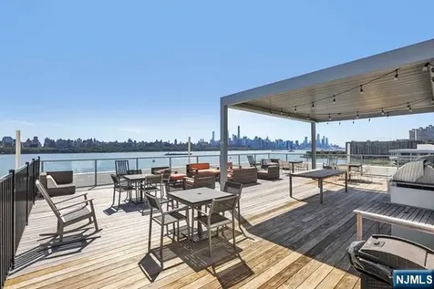 9 Somerset Lane Edgewater NJ 07020