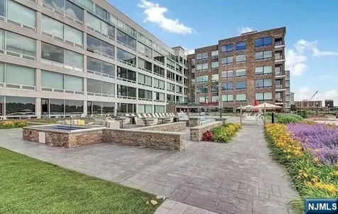 9 Somerset Lane Edgewater NJ 07020