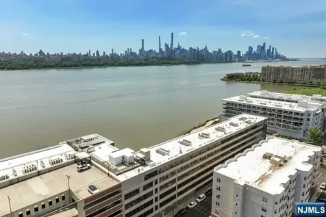 9 Somerset Lane Edgewater NJ 07020