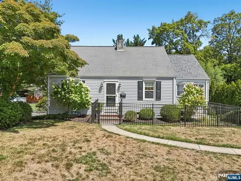 11 Lee Avenue Hawthorne NJ 07506