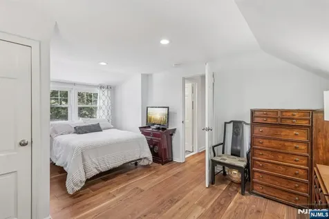 11 Lee Avenue Hawthorne NJ 07506