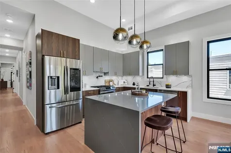 134 Manhattan Avenue Jersey City NJ 07307