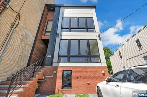 134 Manhattan Avenue Jersey City NJ 07307