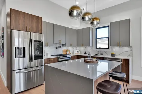 134 Manhattan Avenue Jersey City NJ 07307