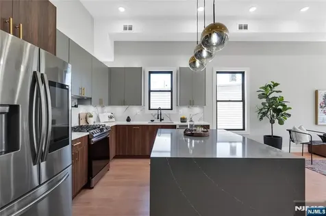 134 Manhattan Avenue Jersey City NJ 07307
