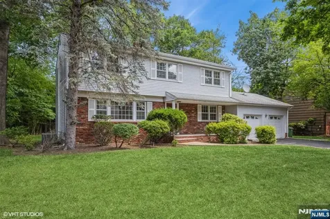275 Taft Court Paramus NJ 07652