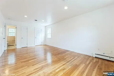 275 Taft Court Paramus NJ 07652