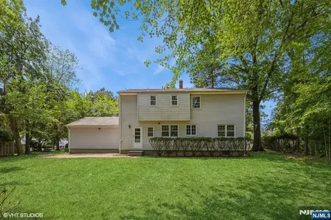 275 Taft Court Paramus NJ 07652