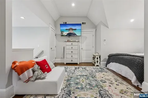 44 Washington Place Ridgewood NJ 07450