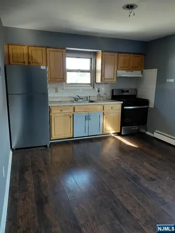 232 Roosevelt Place Lodi NJ 07644