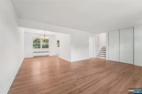 12 Spruce Ho-ho-kus NJ 07423