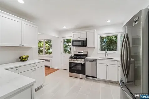 12 Spruce Ho-ho-kus NJ 07423