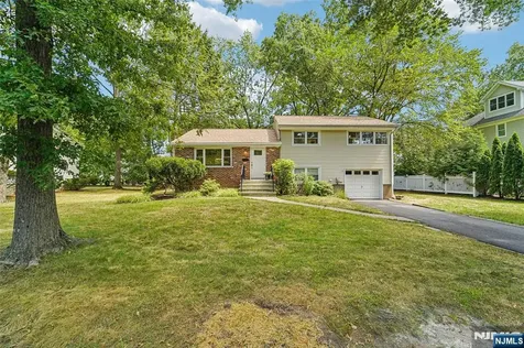12 Spruce Ho-ho-kus NJ 07423