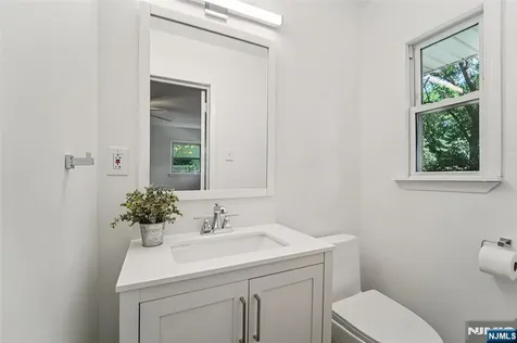 12 Spruce Ho-ho-kus NJ 07423
