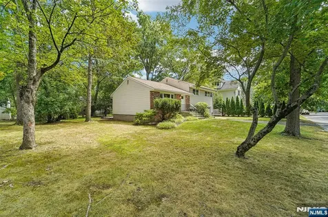 12 Spruce Ho-ho-kus NJ 07423