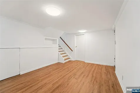 12 Spruce Ho-ho-kus NJ 07423
