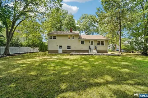 12 Spruce Ho-ho-kus NJ 07423