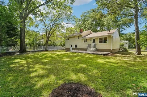 12 Spruce Ho-ho-kus NJ 07423
