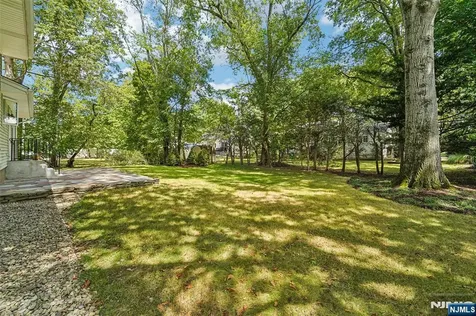 12 Spruce Ho-ho-kus NJ 07423