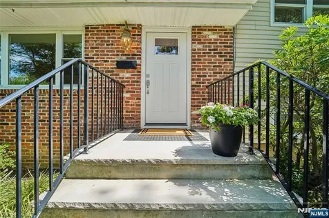12 Spruce Ho-ho-kus NJ 07423